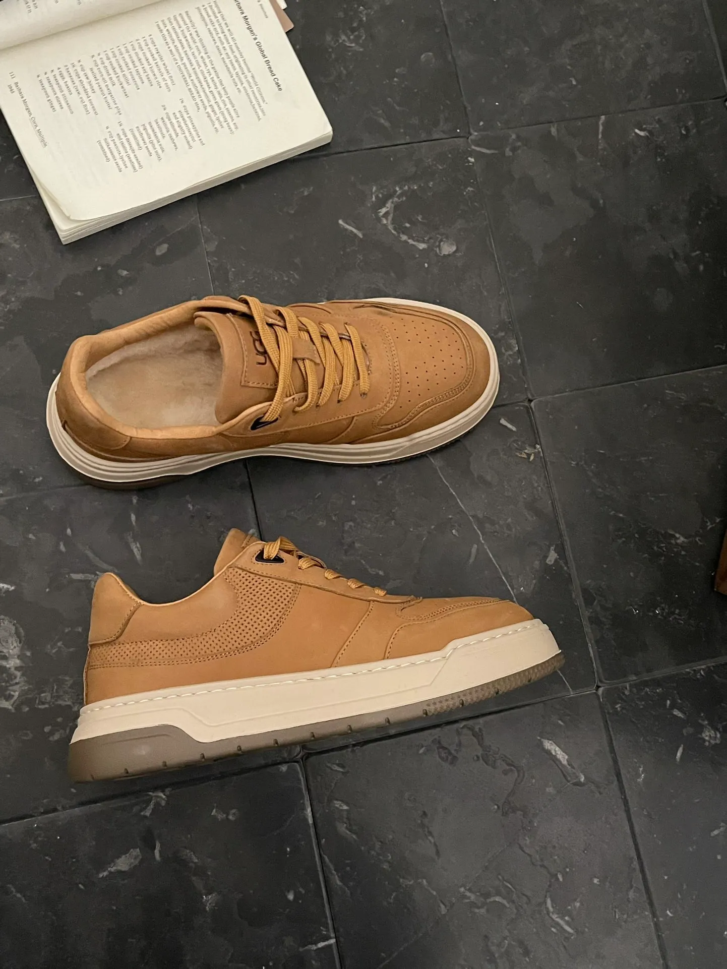 Men's men's shoes 💰600 𝐔𝐆𝐆 | Work sneakers Duicun, selected first-layer cow nubuck, simple, retro style, super good-looking, exclusive private model outsole, comfortable and good anti-slip effect, real wool lining, must be arranged for autumn and winter matching!   Size：39-46